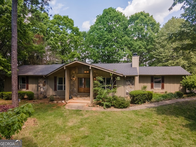 single story home with a front lawn