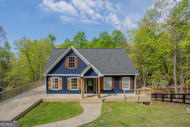 view of front of property with a front lawn