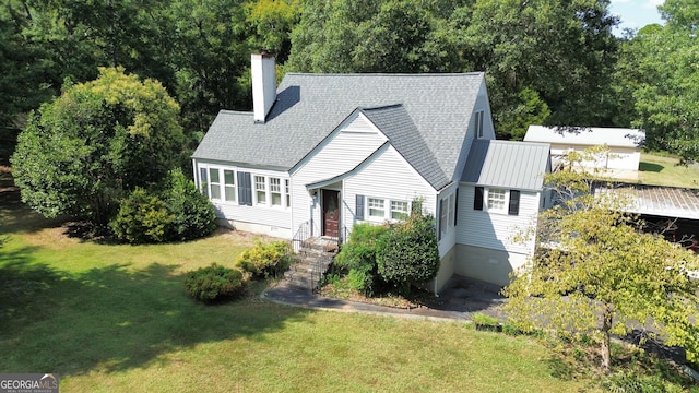 view of front of house with a front lawn