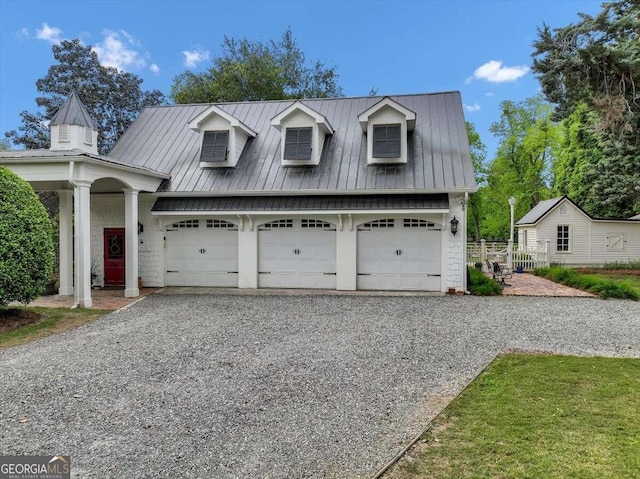 view of front facade featuring a garage