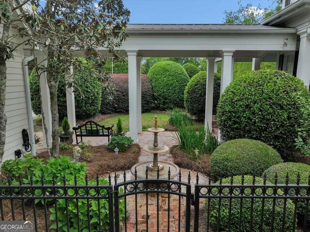 exterior space with a gate and a fenced front yard