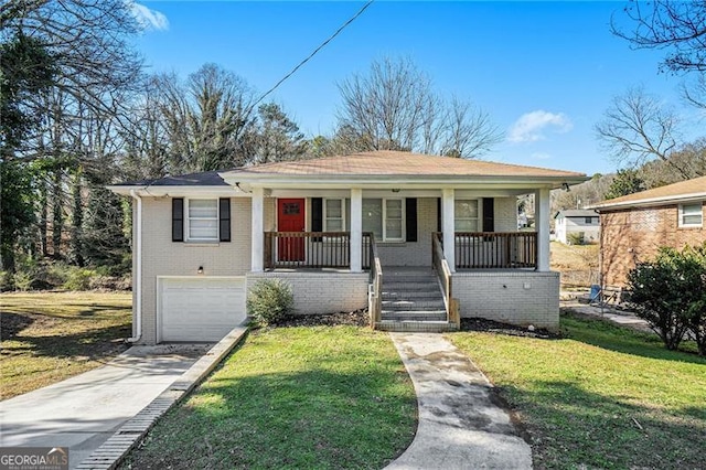 view of front facade featuring a porch, a garage, and a front yard