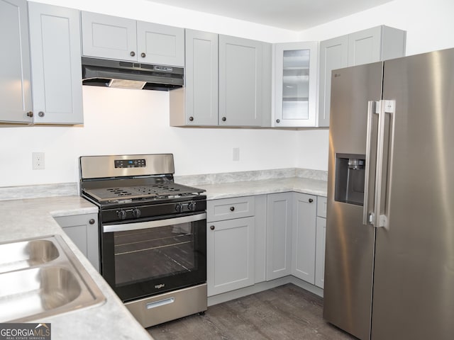 kitchen featuring dark hardwood / wood-style floors, gray cabinets, sink, and stainless steel appliances