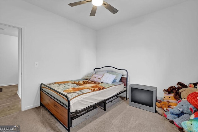 bedroom with carpet flooring and ceiling fan