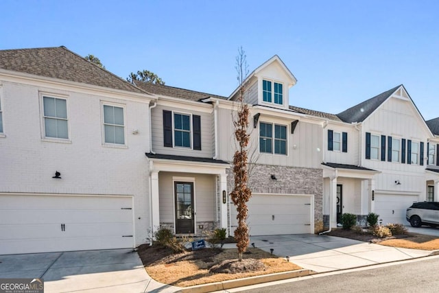 view of front facade with a garage