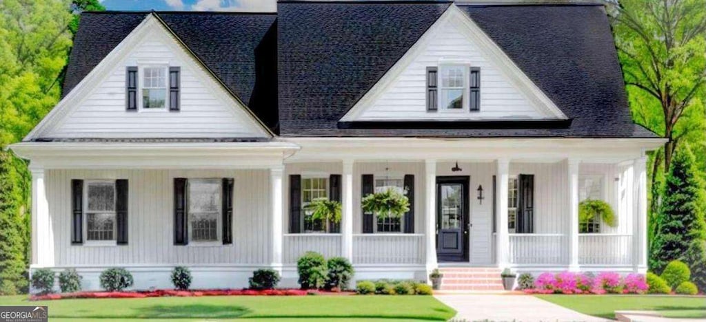 view of front of house featuring a front yard