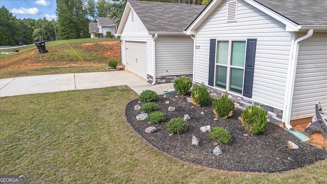 view of side of property featuring a yard