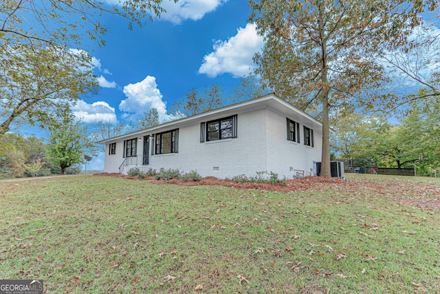 ranch-style home featuring a front yard