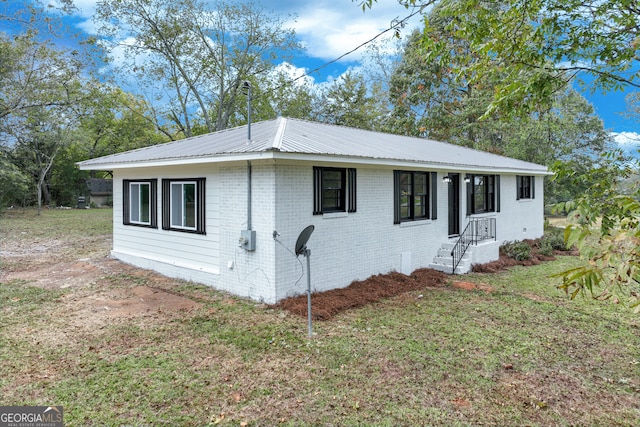 exterior space featuring a front lawn