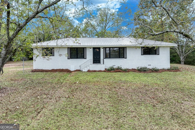 ranch-style home featuring a front yard