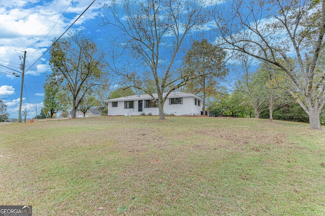 view of front of home with a front lawn