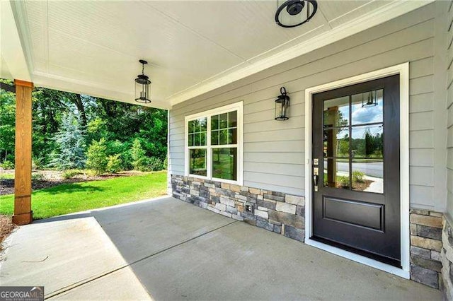 property entrance with covered porch