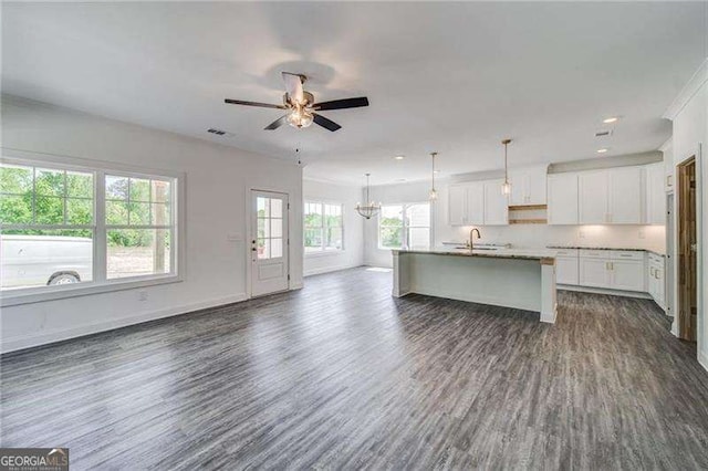 kitchen with ceiling fan, sink, dark hardwood / wood-style floors, a center island with sink, and white cabinets