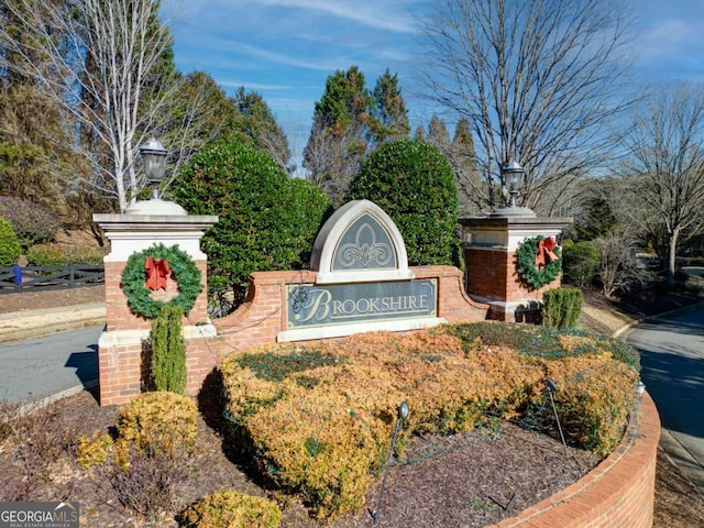 view of community / neighborhood sign