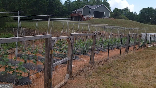 view of yard featuring a rural view