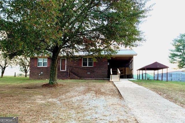 view of front of property featuring a carport