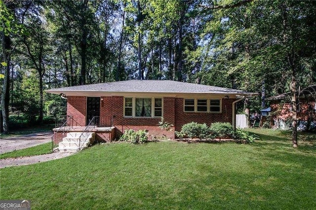 ranch-style house with a front yard