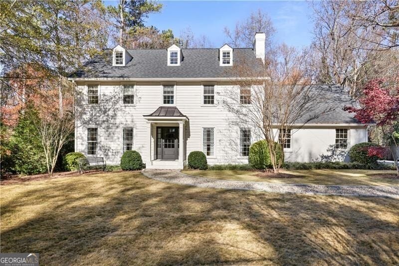 view of front of home with a front lawn