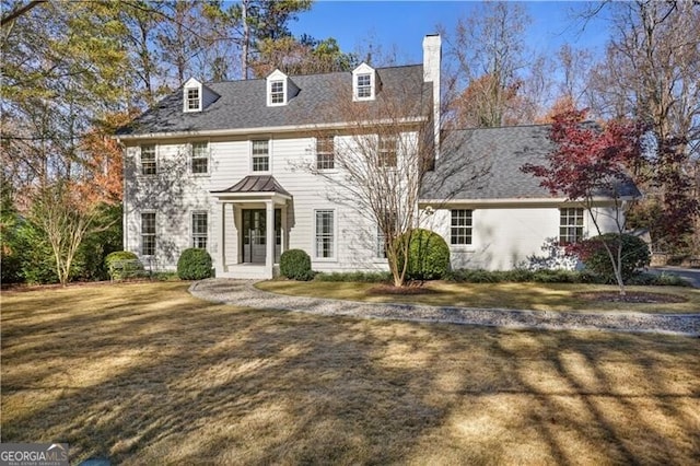 view of front facade with a front lawn