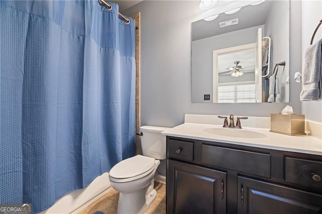 bathroom featuring a shower with curtain, vanity, toilet, and ceiling fan