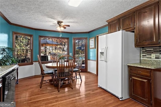 dining room with crown molding, light hardwood / wood-style flooring, and ceiling fan