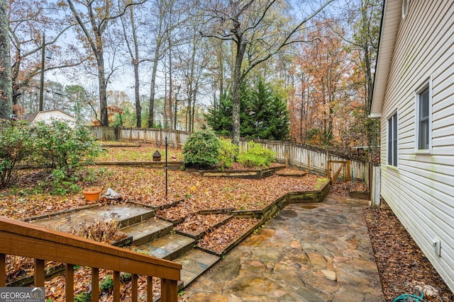 view of yard featuring a patio area