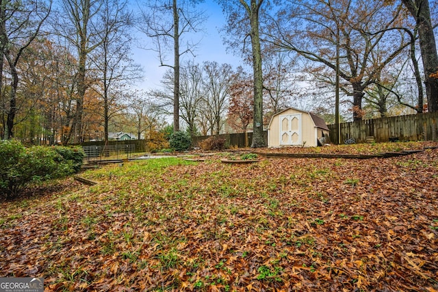 view of yard with a shed