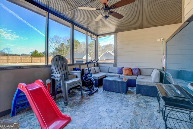 sunroom with ceiling fan