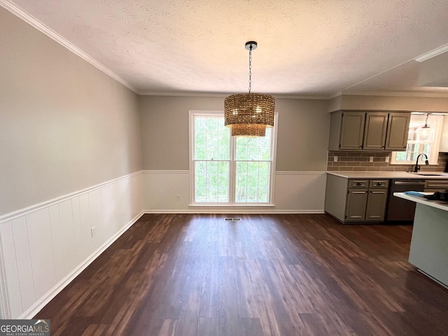 kitchen with gray cabinetry, dark wood-type flooring, sink, decorative light fixtures, and dishwashing machine