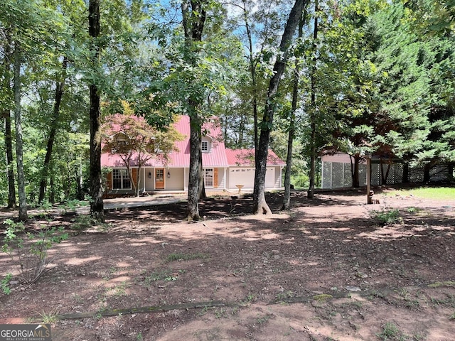 view of yard featuring a garage