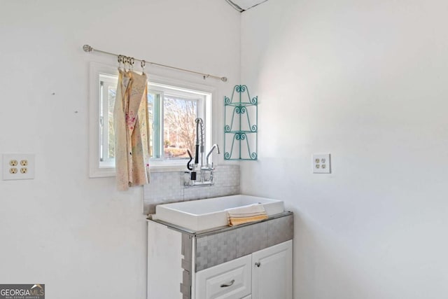 bathroom featuring sink