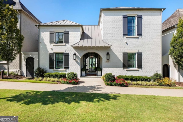 view of front of home with a front lawn