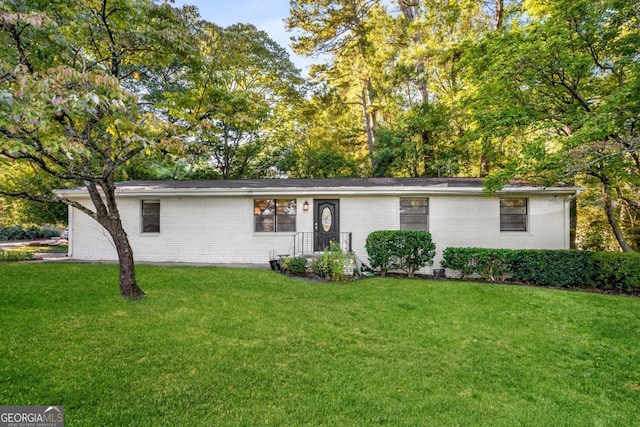 single story home with a front yard