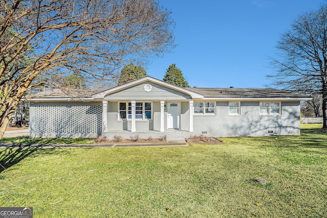 single story home featuring a porch and a front lawn