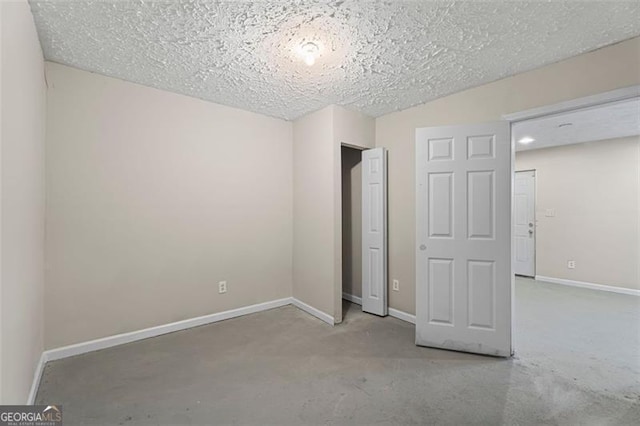 unfurnished bedroom featuring a textured ceiling