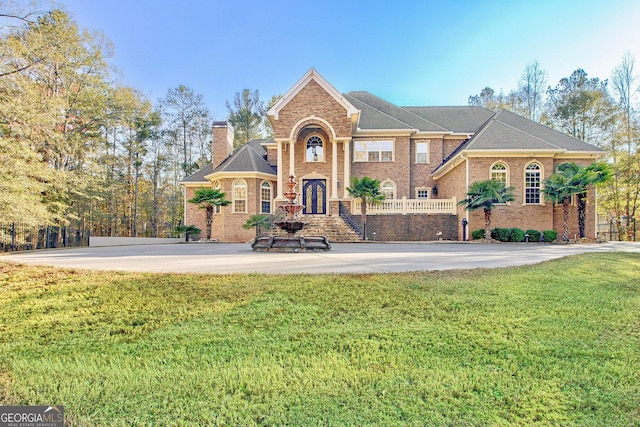 view of front of property with a front lawn