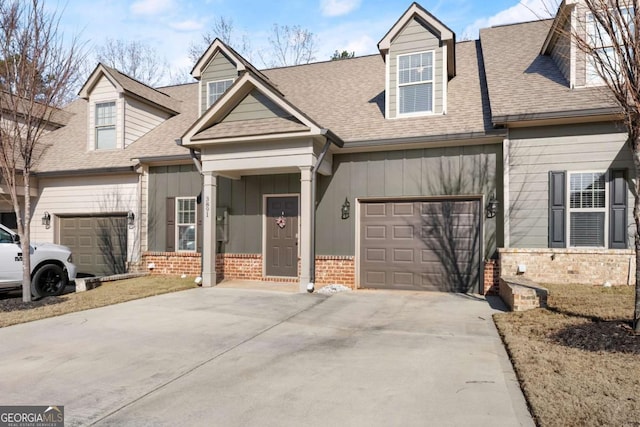 view of front of property featuring a garage