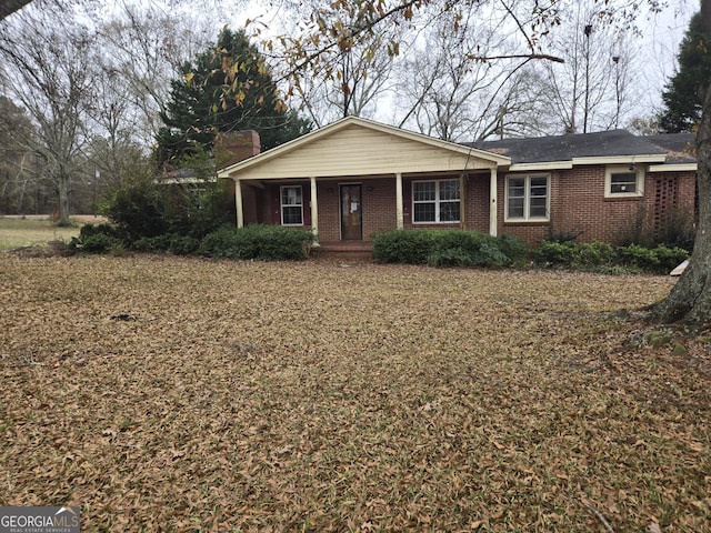 ranch-style house featuring covered porch