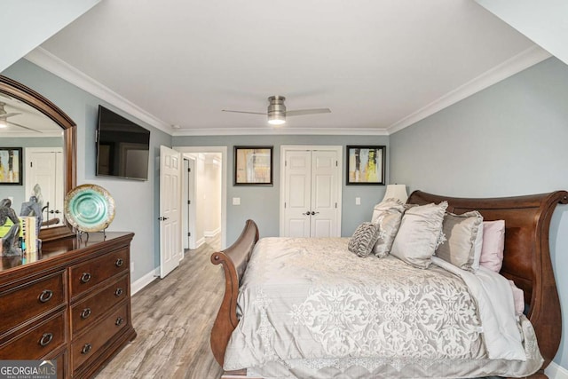 bedroom with light wood-type flooring, a closet, ceiling fan, and ornamental molding