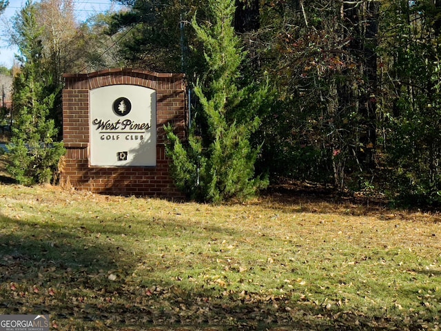 community sign with a yard