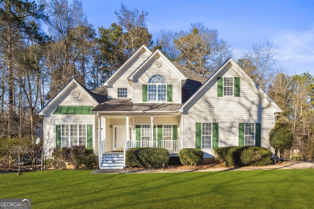 view of front property featuring covered porch and a front lawn