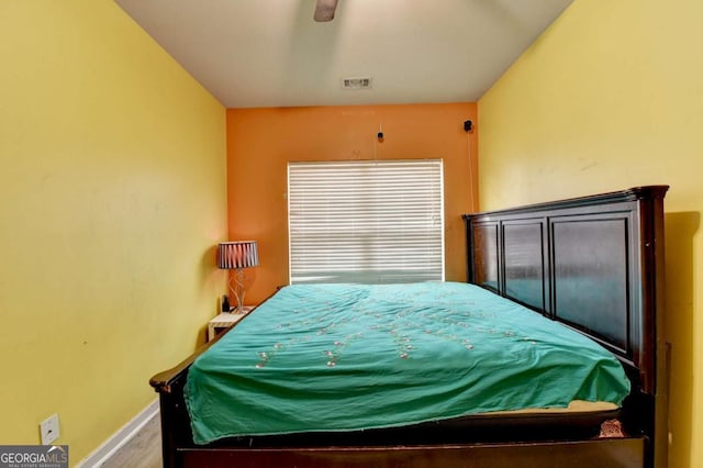 bedroom with ceiling fan