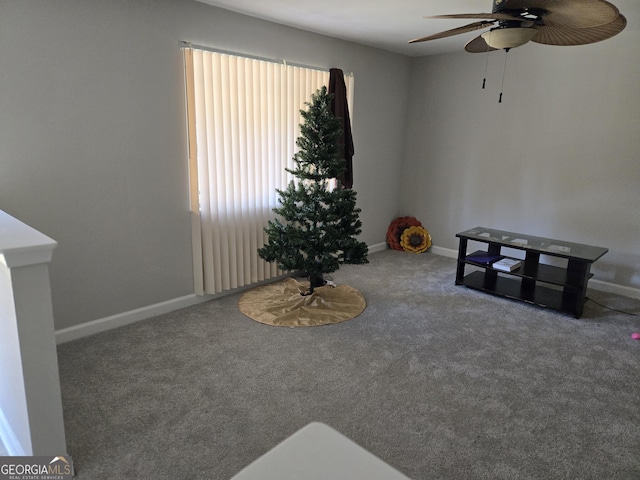 living area featuring carpet flooring and ceiling fan