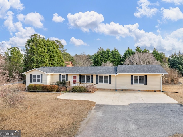 ranch-style house featuring covered porch