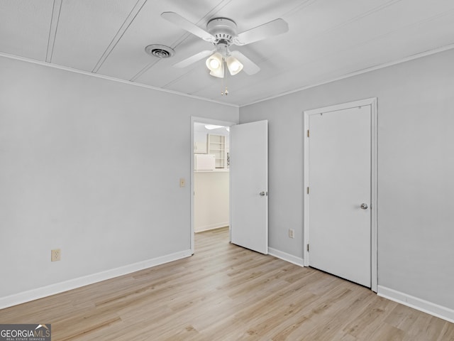 unfurnished bedroom featuring ceiling fan and light wood-type flooring