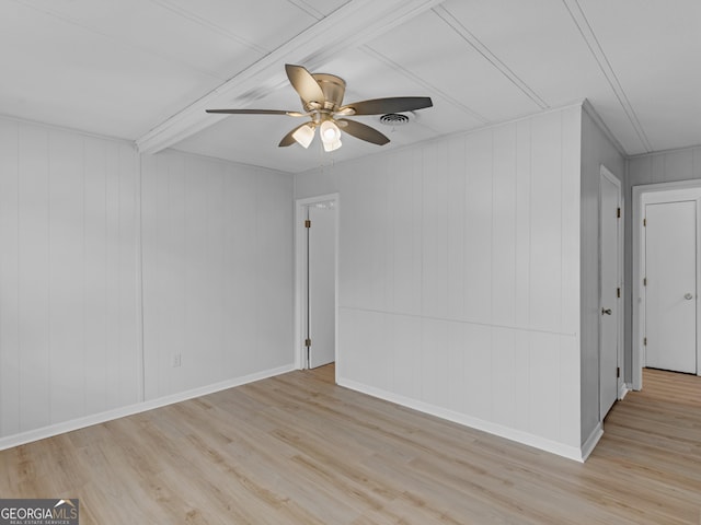 empty room featuring light wood-type flooring and ceiling fan