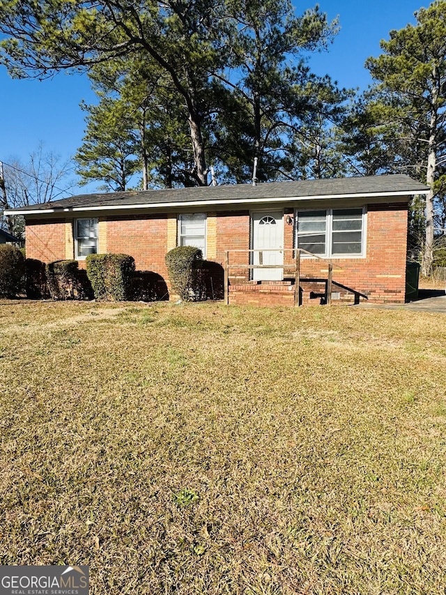 view of front of property with a front lawn