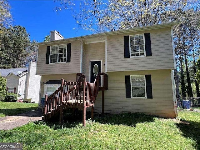 view of front of property with a front lawn