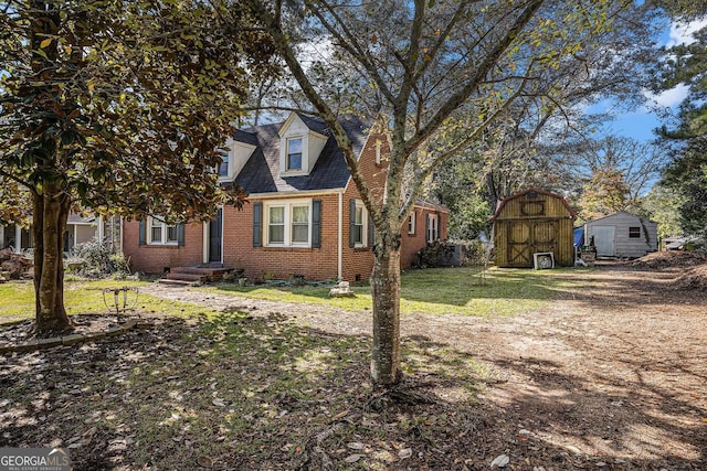 view of front of home featuring a front yard and a storage unit