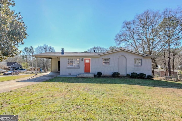 view of front of house featuring a front lawn and a carport